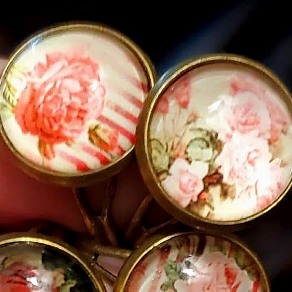 Choice of 5 pink 🌹 cabachon rings 12mm. - Picture 2 of 4